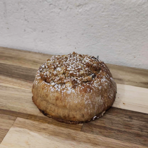 apple crumble spelt scroll
