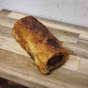 pork, liquorice & shiraz sausage roll